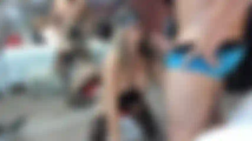 Succhio il cazzo sulla mia macchina del sesso.