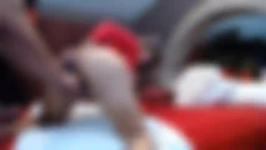 Giocattolo nel culo mentre prendo anche il grosso cazzo di bo blakes.