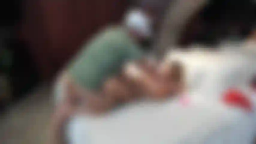 Faccio sesso in posizione da missionario con sborrata sulla pancia.