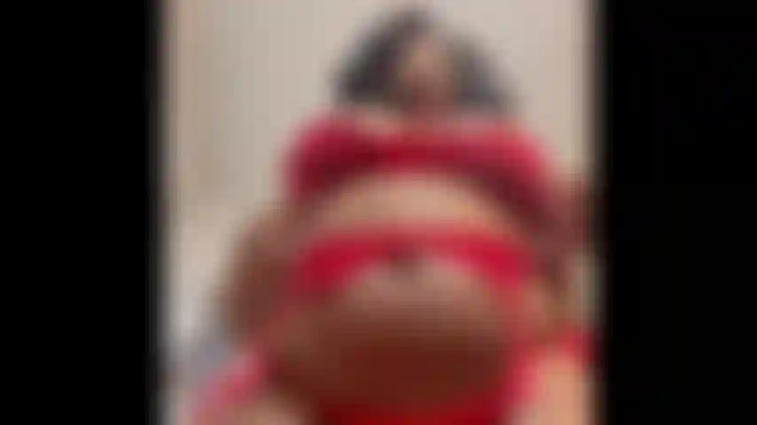 Mi piaci da questa angolazione (accendi il telefono).