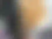 Vino bianco e una troia nera vestita di bianco.