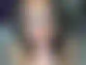 Gloria l'amour succhia un vibratore bianco e scopa la mia fica cremosa con un vibratore di vetro. Mi definisco una troia, una sgualdrina e ungo il mio finto rack! Vieni a vedere la mia figa pannolina e le enormi areole nere ricoperte di olio.