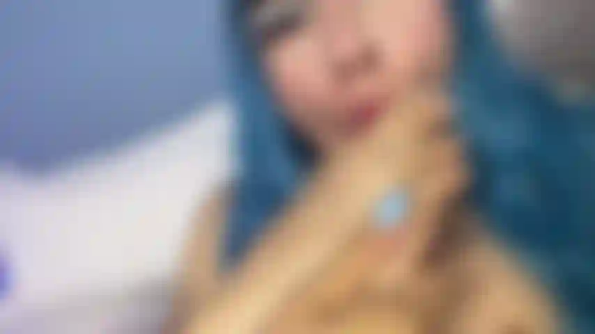 Che si succhia le dita dei piedi.