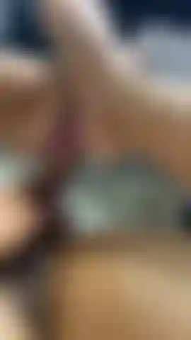 Mi faccio un footjob.