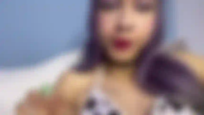 Che lecca il mio sperma dai miei piedi.