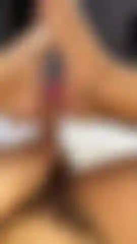 Mi faccio un footjob al rallentatore.