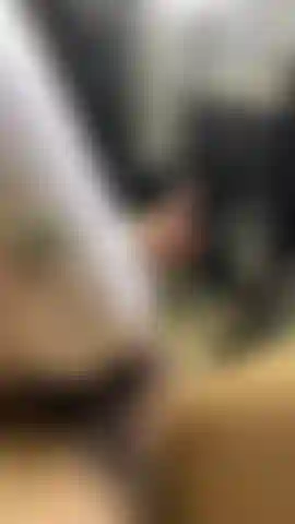 Vengo con il mio vibratore sui piedi.