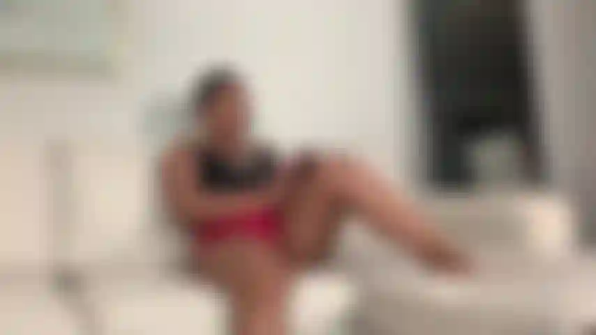 Squish di culo di ragazzo rimpicciolito.