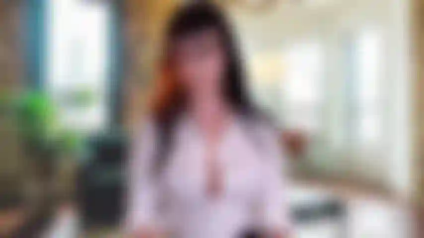 Il capo ti ricatta per succhiare il cazzo.