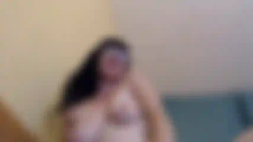 Pov: il tuo cazzo è piccolo e inutile. Fortunata per te, la tua faccia no. Ti cavalco la faccia fino a venire, mentre stuzzico il tuo cazzetto!