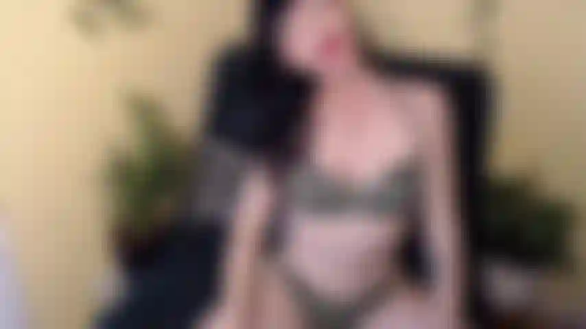 Sph in bikini verde. Il tuo cazzo mi fa schifo.