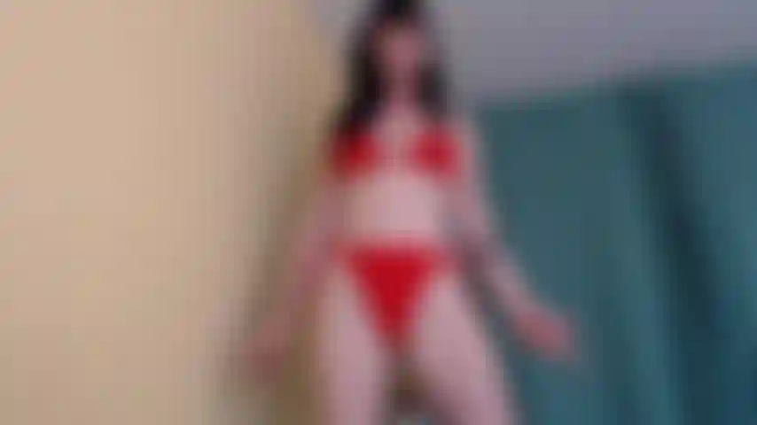 Una studentessa universitaria appena single vuole succhiare il cazzo di tutti ma il tuo, il tuo cazzo è così piccolo!