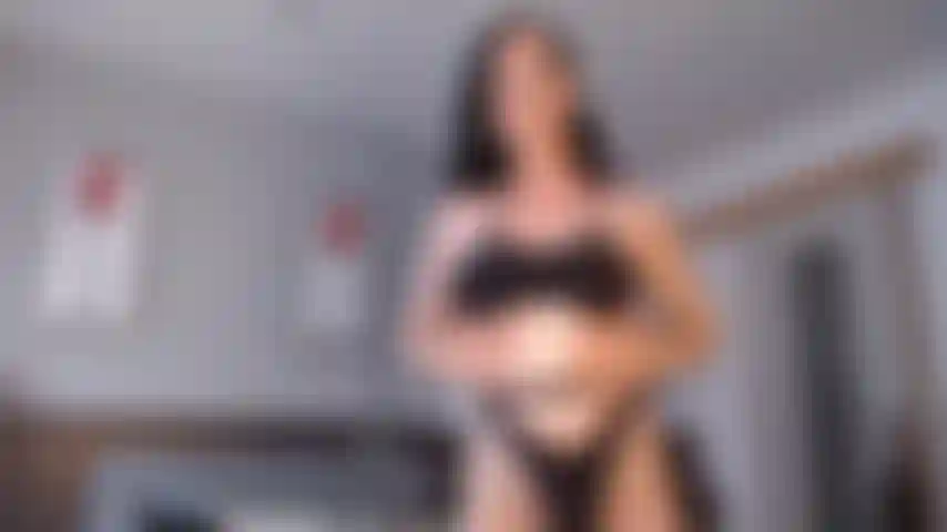 Sei un bravo ragazzo, sai che non meriti la figa. Quel piccolo appendice tra le tue gambe non soddisferà mai nessuno. Ma non è forse meglio il gooning della figa? Non preferiresti masturbarti il tuo piccolo cazzo con le dita? Sottomettersi a donne superiori online è molto meglio che avere una relazione, il gooning è molto meglio della figa, essere controllato da me è molto meglio di qualsiasi figa. Il gooning è la tua vita sessuale e non è mai stata così buona.Ora possiedo il tuo cazzo, lo controllo io. Vieni solo quando implori il permesso.