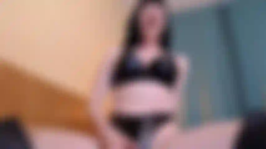 Adoro il mio corpo e strattono il tuo cazzo di gamberetti.