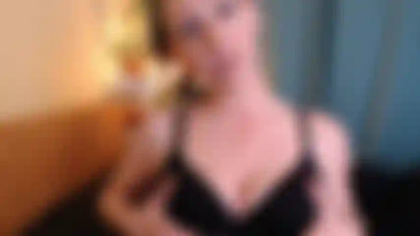 Scollatura e contatto visivo.