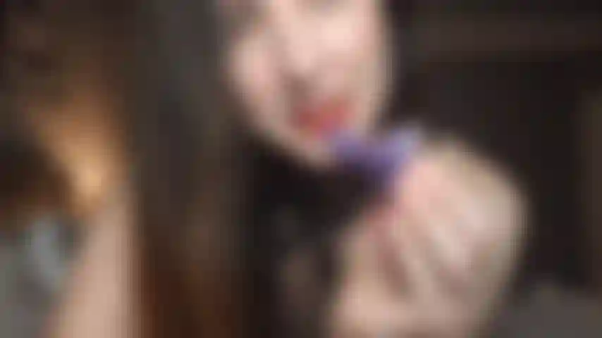 Sph pov con dildo minuscolo: in questa clip vi dico quanto sia insignificante il vostro piccolo pene mentre vi stuzzica leccando e accarezzando un minuscolo pene. Metto in mostra il mio corpo per aggiungere la beffa al danno.