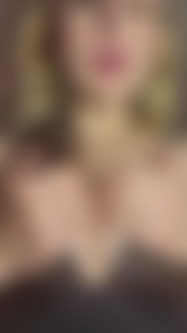 Prendimi per il culo: ascolta la mia voce suadente e fai quello che dico. Ora sei sotto il mio incantesimo, proprio come piace a me. Prendimi più duro.