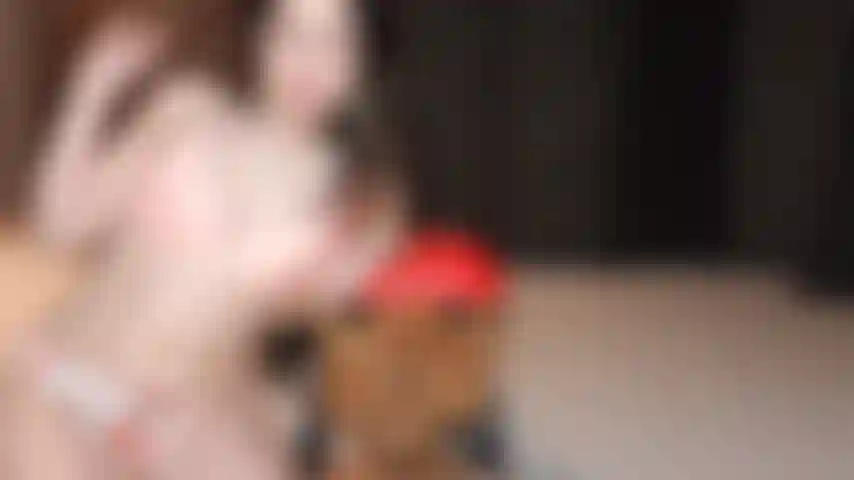 Chiusa nella mia panca soffocante: questa sono semplicemente io che ti parlo direttamente di quello che ti farei nella mia panca. Questa clip include anche una scoreggia che puoi vedere. Divertiti!