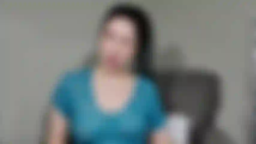 Consigli per abbandonare il femdom: all'inizio pensi che io voglia davvero aiutarti a lasciare il femdom, ma presto ti renderai conto che voglio renderti più dipendente dal servire donne potenti come me. Adoro mostrare il mio corpo per assicurarmi che tu non lasci mai il femdom.