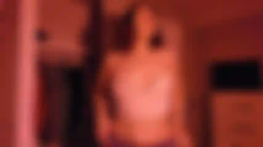 Semaforo rosso, semaforo verde: in questo video gioco al popolare gioco joi con una svolta, invece di dire semaforo rosso, semaforo verde, uso luci colorate. Questo video include una presa in giro sexy, un conto alla rovescia e poi una smentita!