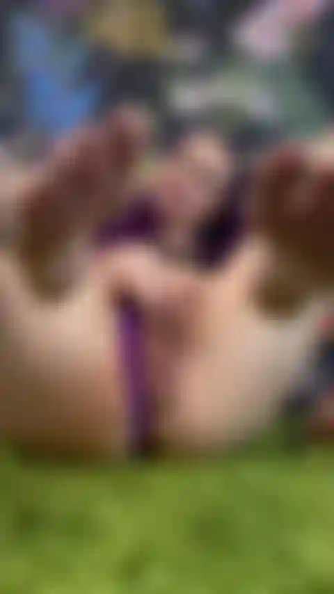 Dita dei piedi e anale.