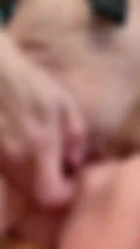 Una tribù con una bambola del sesso.