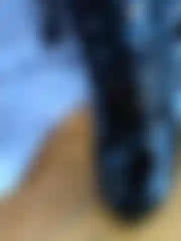 Adorazione degli stivali, adorazione del lattice, cavalco la mia cinghia della coscia come una brava cagna.