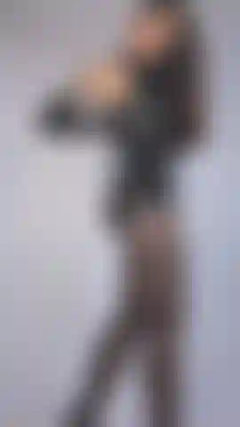 Lucidatura del lattice, adorazione del culo in collant. Piccolo assaggio del video completo di 25 minuti...