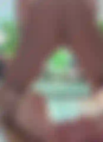 Macino e faccio rimbalzare il culo dopo l'allenamento con i miei leggings sexy.