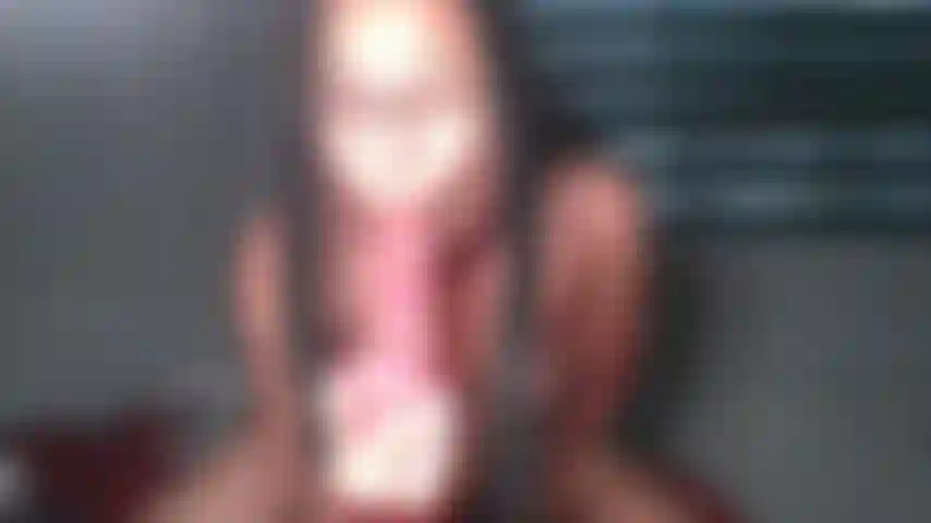 Che succhia due dildo.