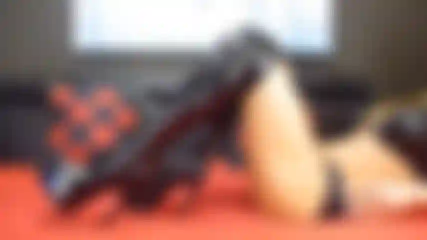 1 Min ripoff guarda il mio culo perfetto, le gambe lunghe.. Posso immaginare quanto vuoi vedere di più.. Haha stai sognando? L'unica cosa che meriti è il mio sorriso perché so che sei derubato da me!