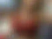 Dea muscolosa e in forma, indosso i miei pantaloni da yoga neri lucidi con un piccolo top da palestra sexy e ti rendo totalmente dipendente dai miei muscoli! Le mie braccia forti, i miei addominali fantastici e il mio culo potente ti fanno impazzire!