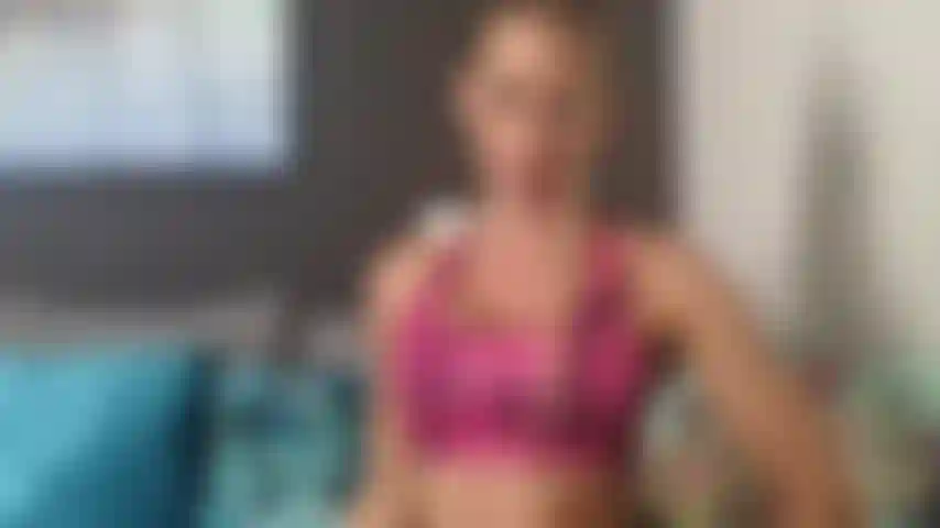 Mio bicipite vincitore le tue braccia sono deboli. Molto più debole della mia. Non solo più debole, ma anche più piccola! Facciamo una sfida! Provi a copiarmi, ma fallisci! I miei bicipiti vincono sempre! Rimani per sempre il mio debole gambero!