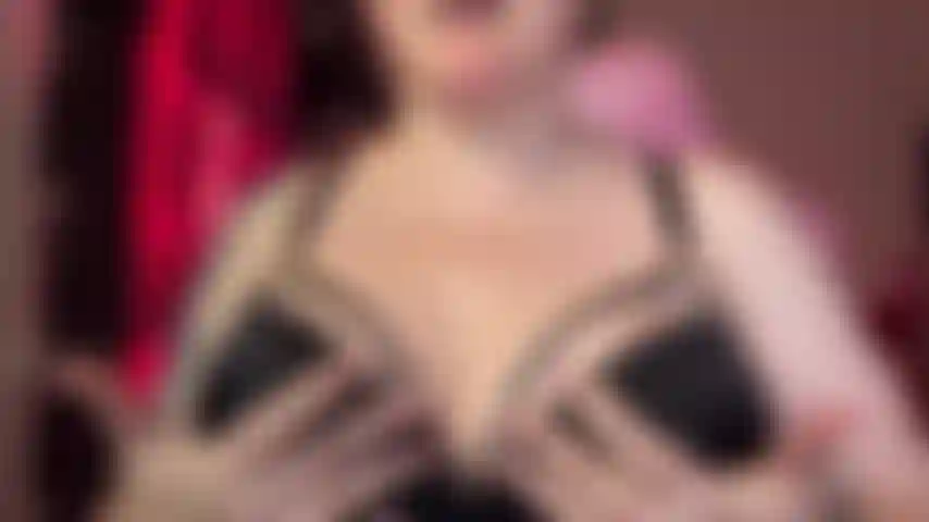 Adoro l'edging per i miei seni morbidi, un'esperienza di edging incentrata sul seno con tante carezze dolci e baci.#Bigboobs #bigtits #bignipples #curve #dirtytalk #worship #joi #licknipples #edge.