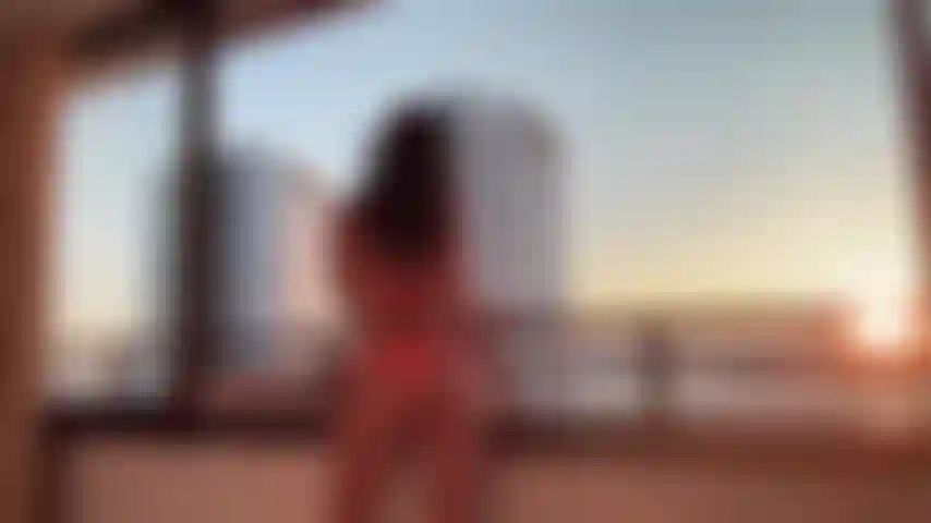 12. Video sexy con olio su tutto il corpo.