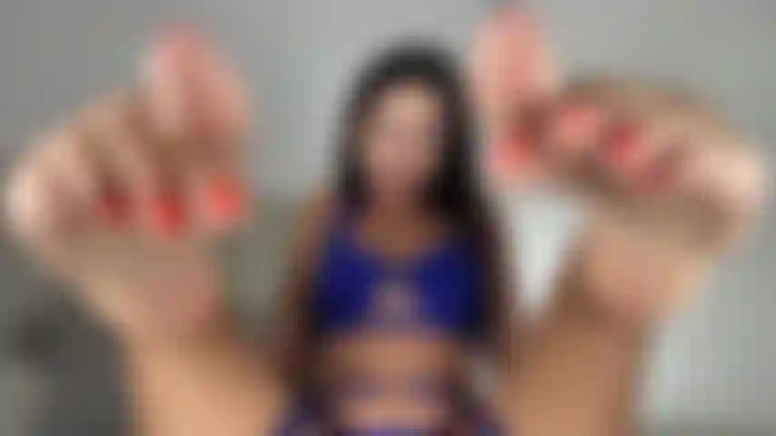 25. Feet joi, foot job con i miei perfetti piedi da dea.