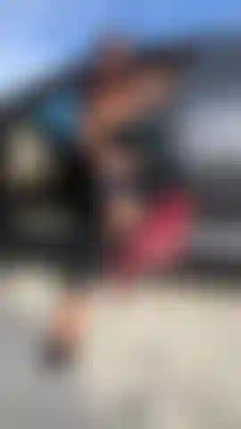 33. Adoro i miei piedi perfetti in macchina, mio bravo ragazzo.