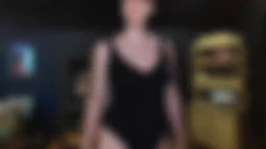 Il marito senza figa riceve solo strapon.