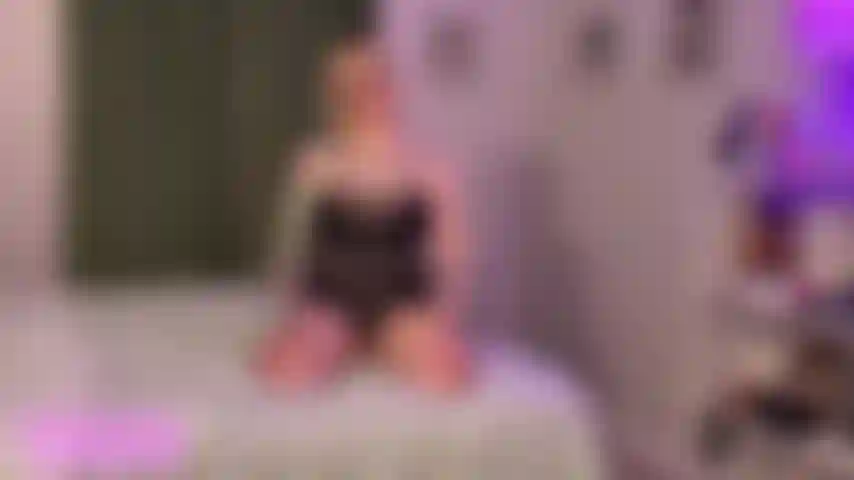 Meriti di sentire il piacere che ti porta la tua mano. Meriti di sentire l'euforia che si diffonde nel tuo corpo mentre ti perdi nelle mie curve. Il mio corpo è fatto per essere adorato. La mia voce è fatta per penetrare nelle parti più profonde del tuo cervello e il tuo pene è fatto per pompare. Ascolta la tua dea. La masturbazione meditativa fa bene alla salute. Non vuoi essere in salute?