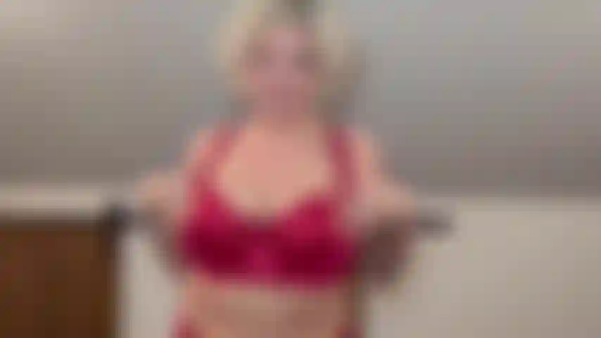 Prosperosa, una bbw rovinafamiglie che ti succhia il cazzo e si fa riprodurre.