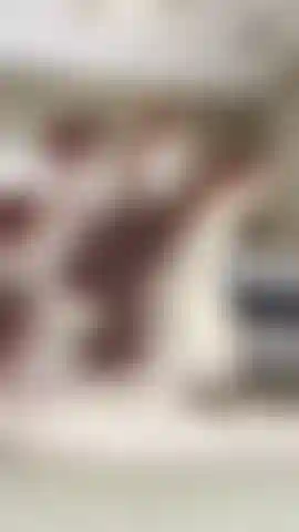 Mi metto la lozione sui piedi dopo la doccia.