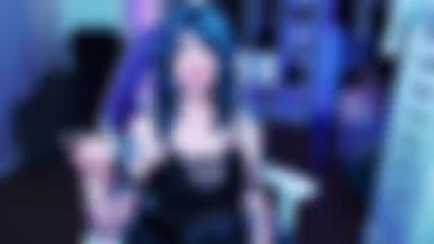 Annusare il culo, leccare i piedi e adorare il corpo per i simp.