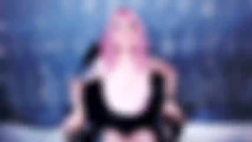 La dea ridacchia e ti prende in giro con la sua grande paletta e il suo cazzo.