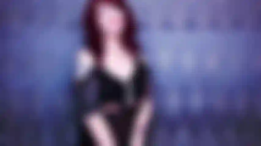 La casalinga sexy ti costringe a pegging.