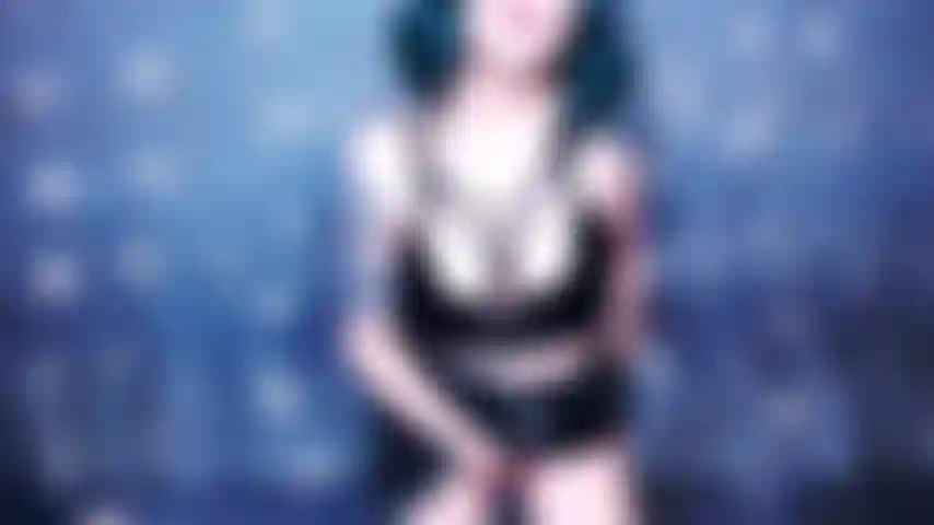 La dea dà istruzioni per mangiare sborra facciale.