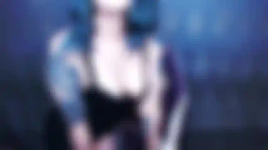 Annusatore di scarpe da ginnastica sporche - piedi e calze a rete.