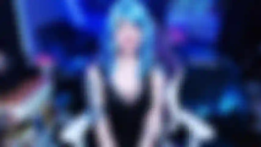 La ragazza del giocatore ti convince a essere sottomessa.