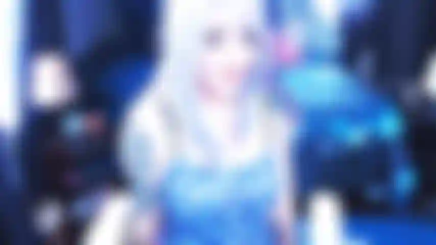 Incoraggiamento del pene piccolo con figa e tette.