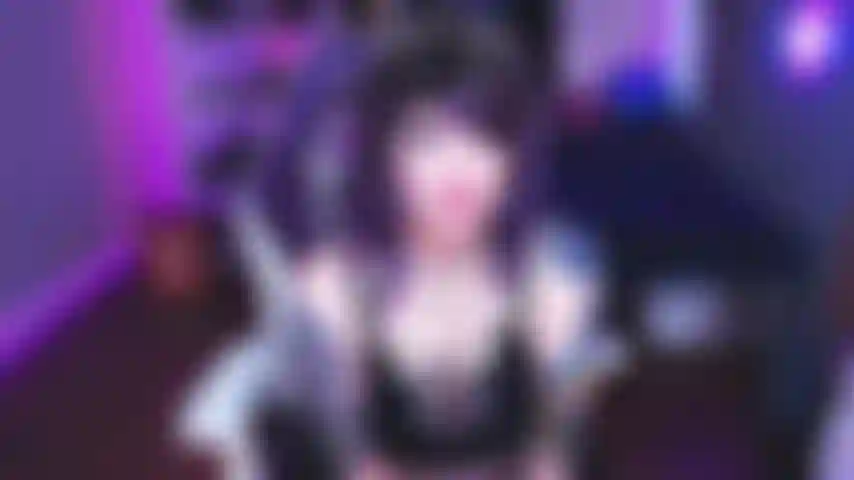 La dea_racconta_a_tutti_i_tuoi_amici_del_tuo_feticcio_del_piede_a meno che tu non diventi il ​​suo_schiavo.