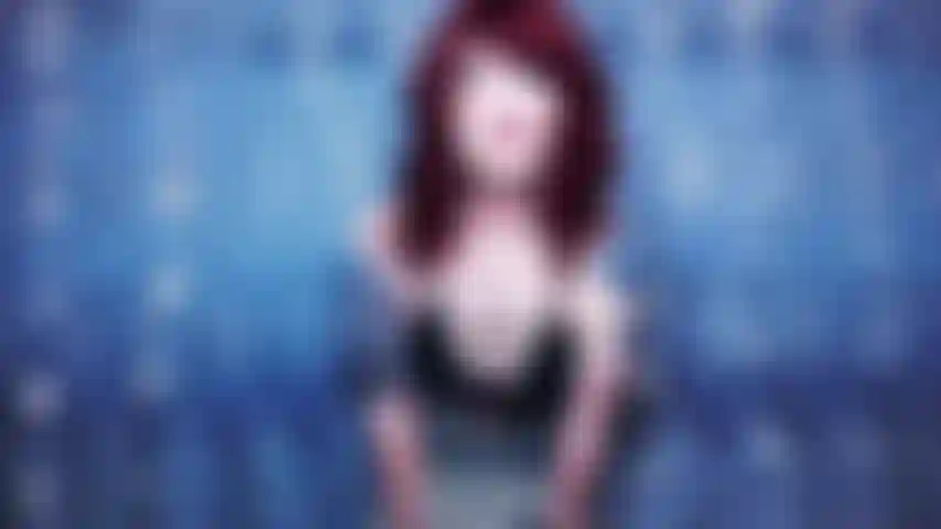 La calda casalinga dà compiti al cornuto per i bi-cuck.